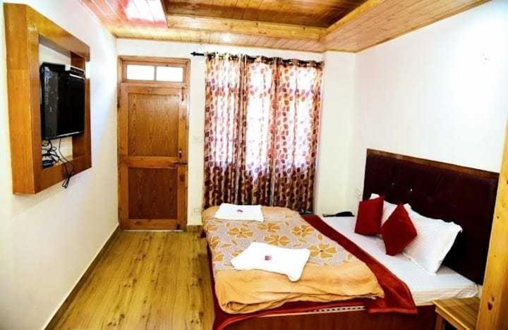 Himalayan Palace Hotel Manali  Ngoại thất bức ảnh